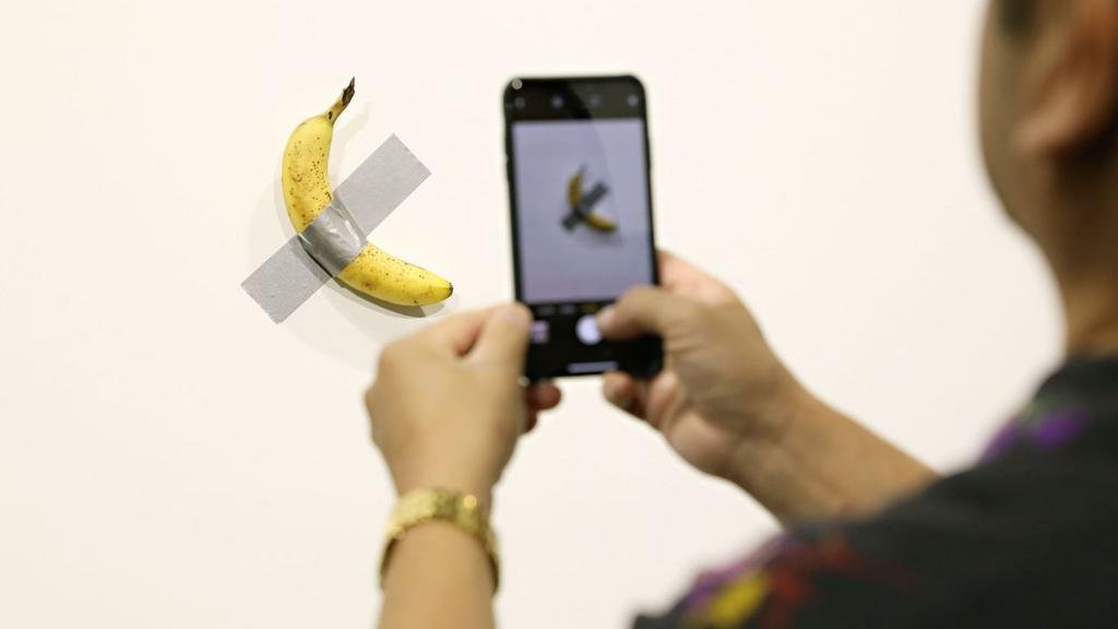 Un estudiante hambriento se comió una banana “artística” valuada en US$ 120.000