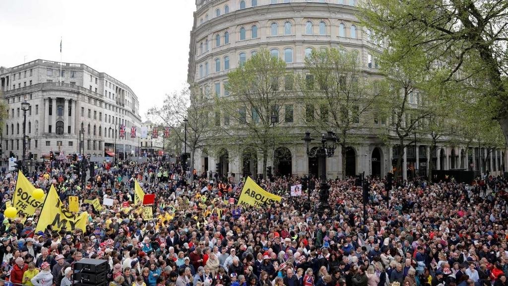 Hubo protestas contra la realeza británica