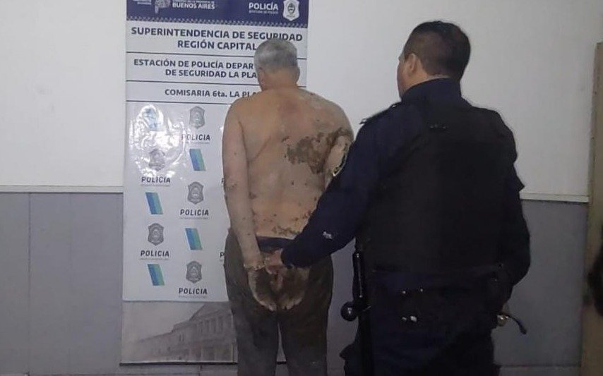 Golpeó y amenazó a su pareja y a las hijas con un cuchillo en Tolosa