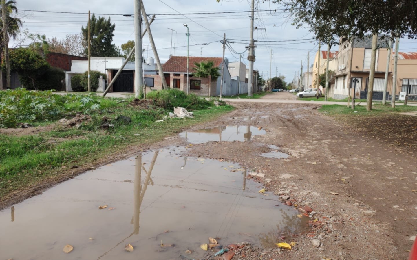 Calles embarradas e intransitables en un barrio de La Plata: "No se puede andar"