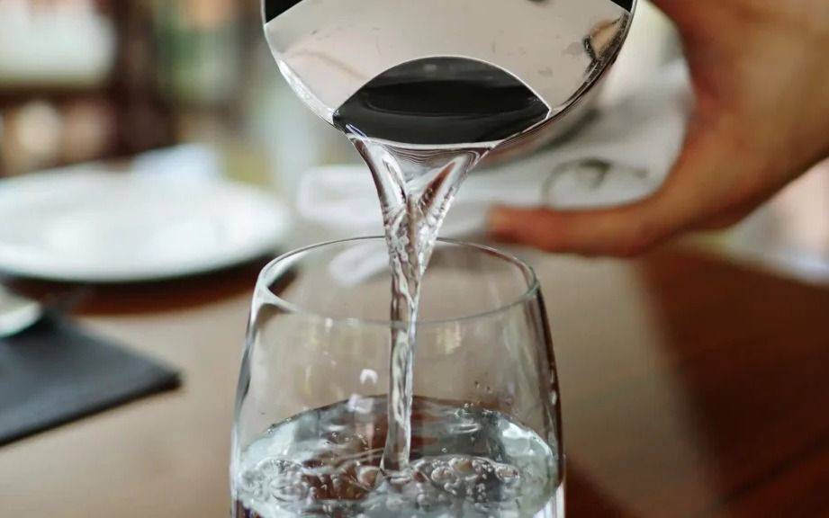 Ya es ley: en Provincia los boliches y bares deben dar agua gratuita a los clientes