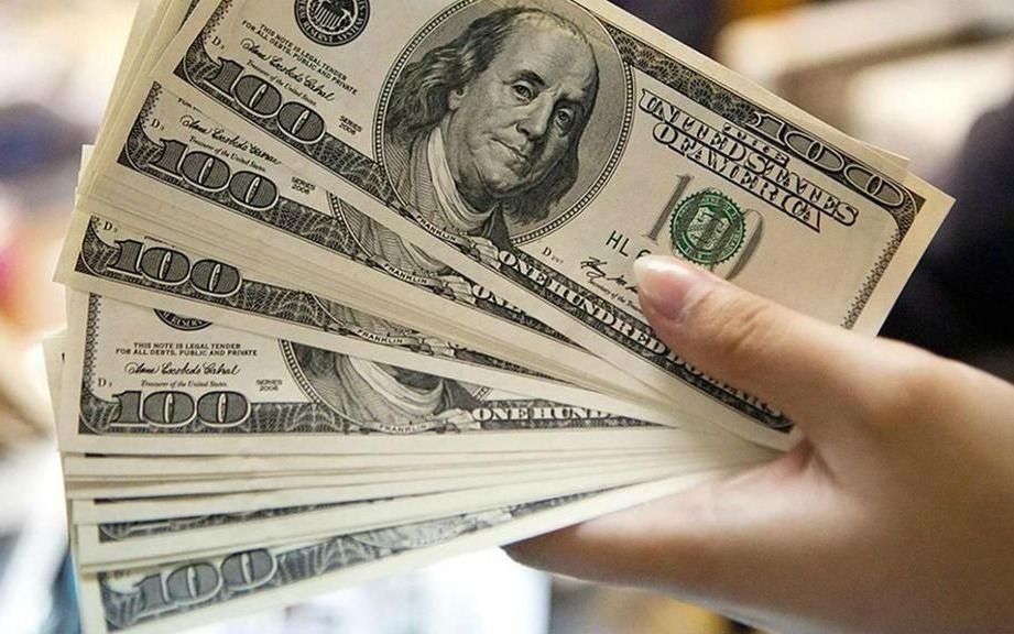 Los ahorristas van al dólar y compran todo lo que pueden