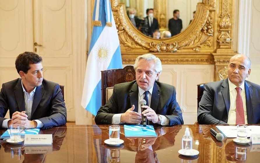 El Gobierno arremetió contra la Corte y la oposición por la suspensión de elecciones en dos provincias