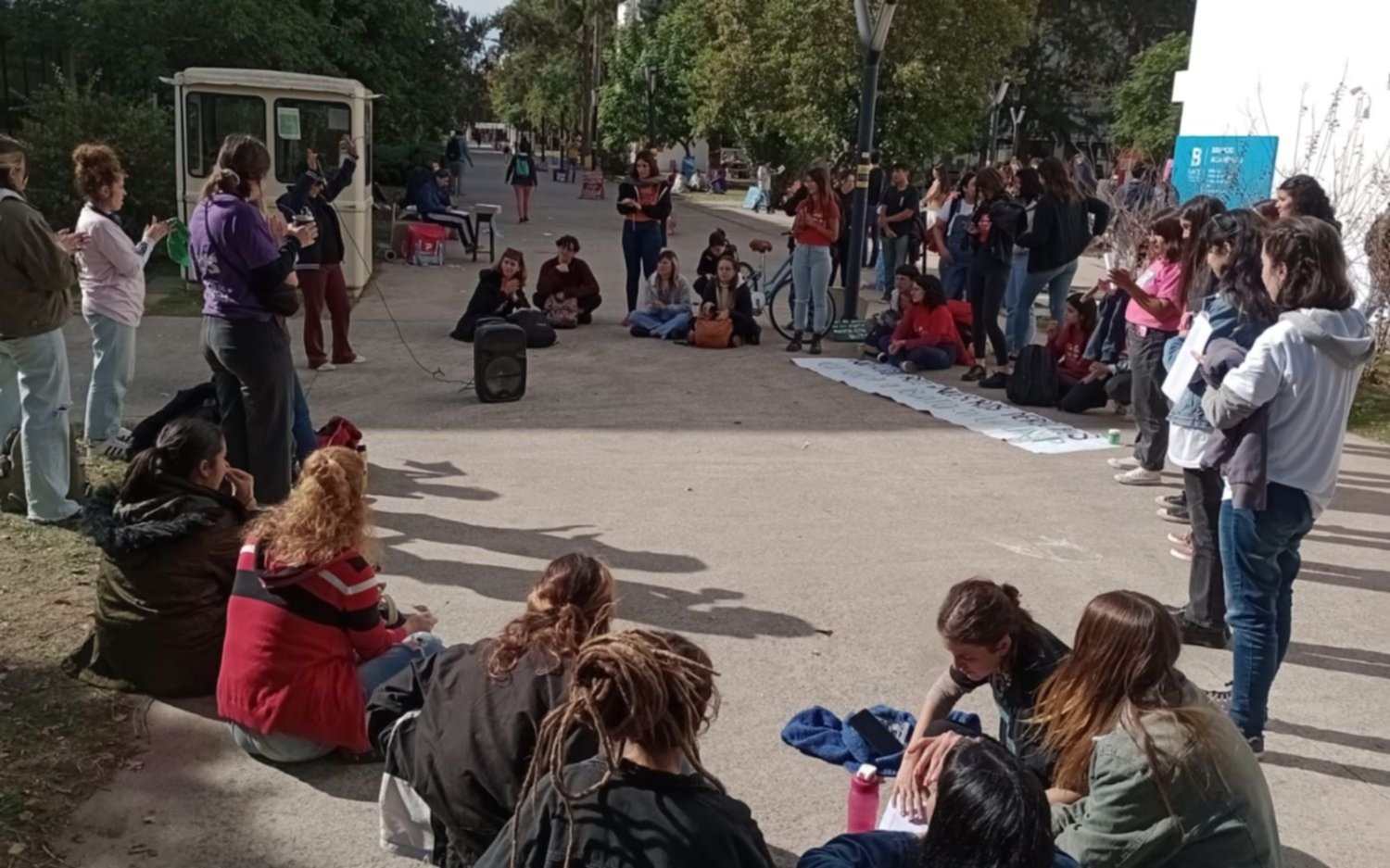Realizaron una asamblea interfacultades por el recorte de un programa de salud sexual