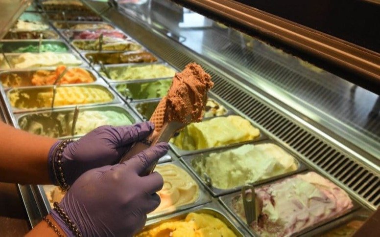 El helado de pistacho corre riesgo: la producción y la venta limitada en Argentina