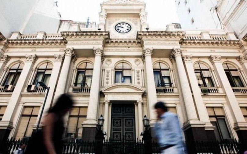Más cepo al dólar: trabas para comprar "gift cards" en el exterior y amplían restricciones 