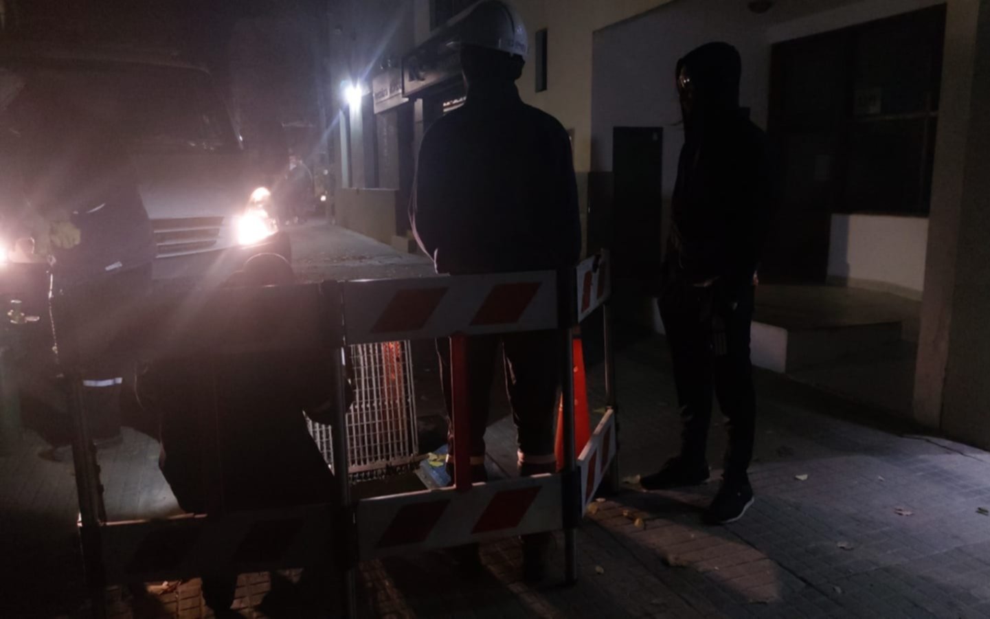 Otro barrio a oscuras en La Plata por el robo de instalaciones eléctricas y denuncia en marcha