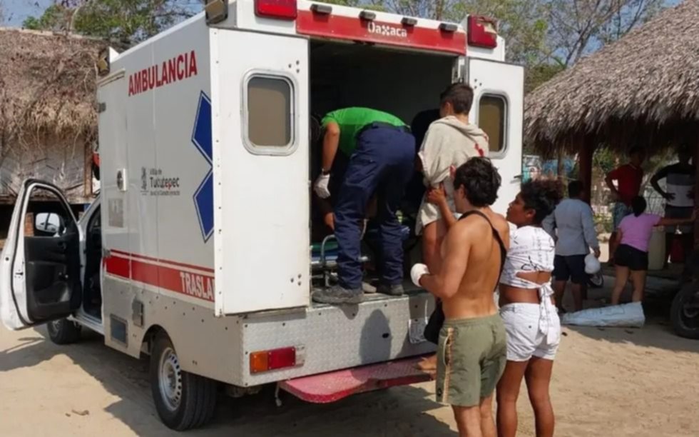 Atacaron a machetazos a tres argentinos en una playa de México: uno de ellos está muy grave