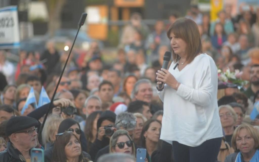 "Tenemos que hacer reformas laborales e impositivas", dijo Bullrich en Plaza Belgrano