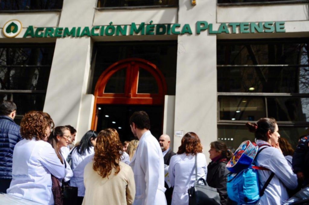Bajo presión impositiva: los médicos reducen su trabajo