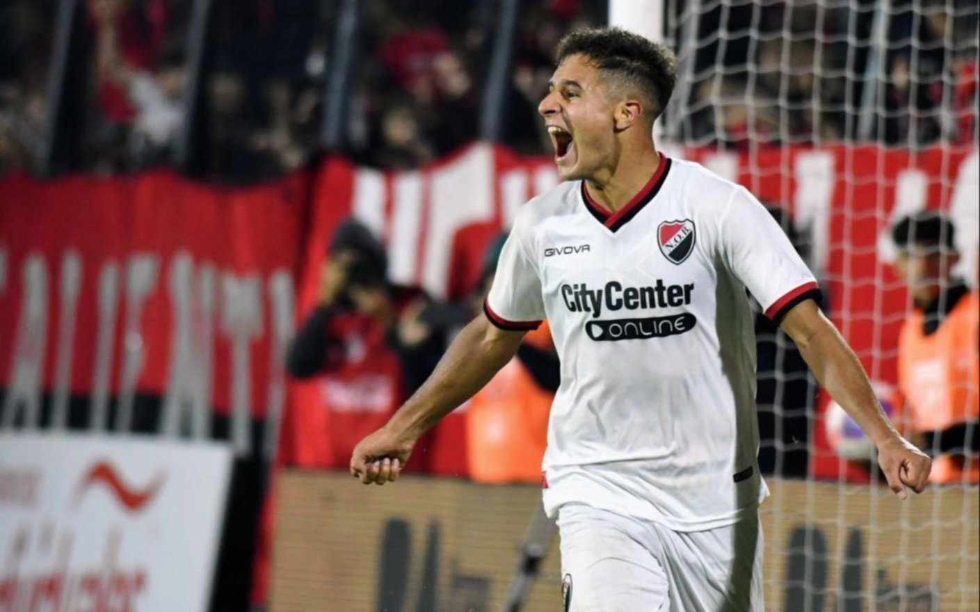 Newell’s le dio otro empujón a Arsenal