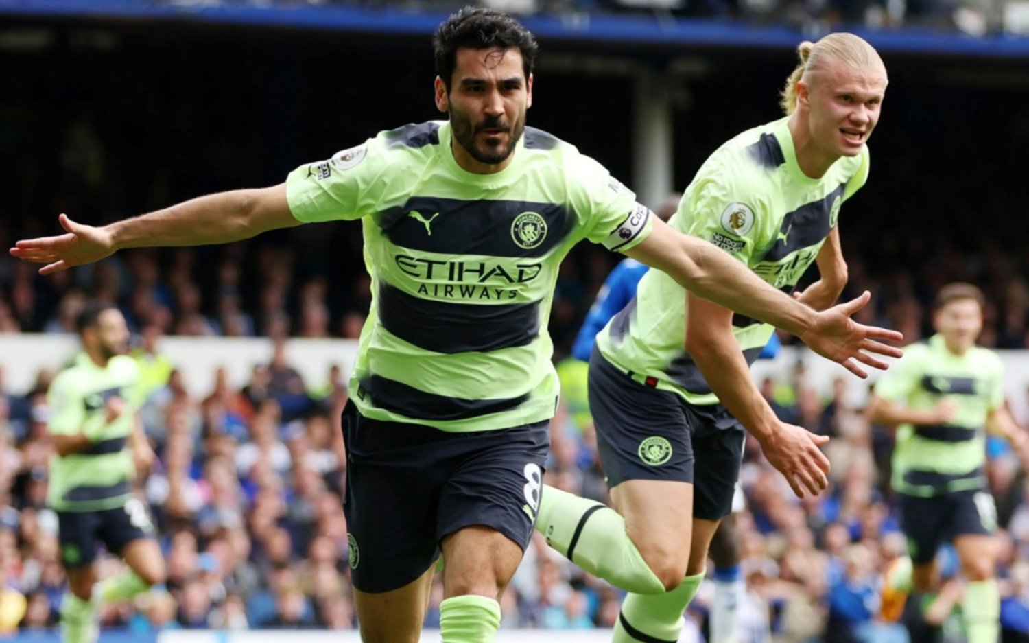 Manchester City goleó al Everton y quedó a un paso del título