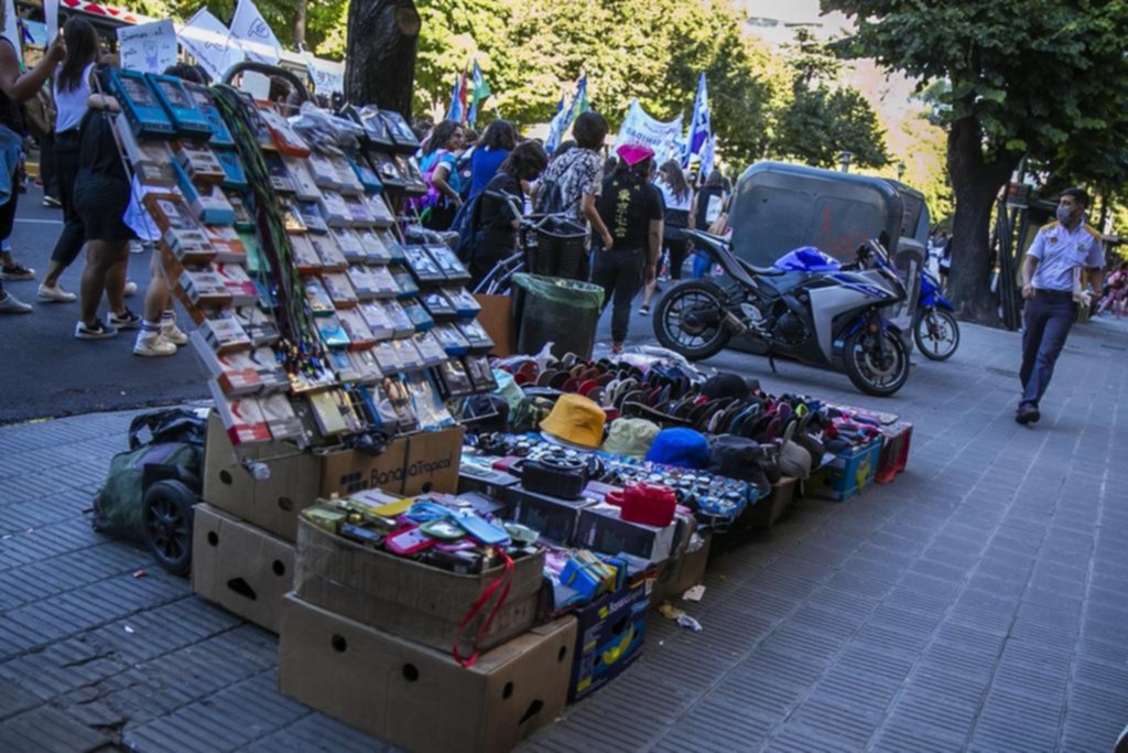 Crecimiento sin límites: la venta ilegal subió un 87,4% mensual