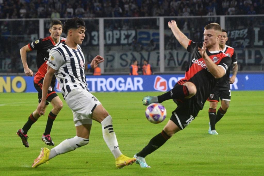 Talleres frenó al puntero River en un partido electrizante