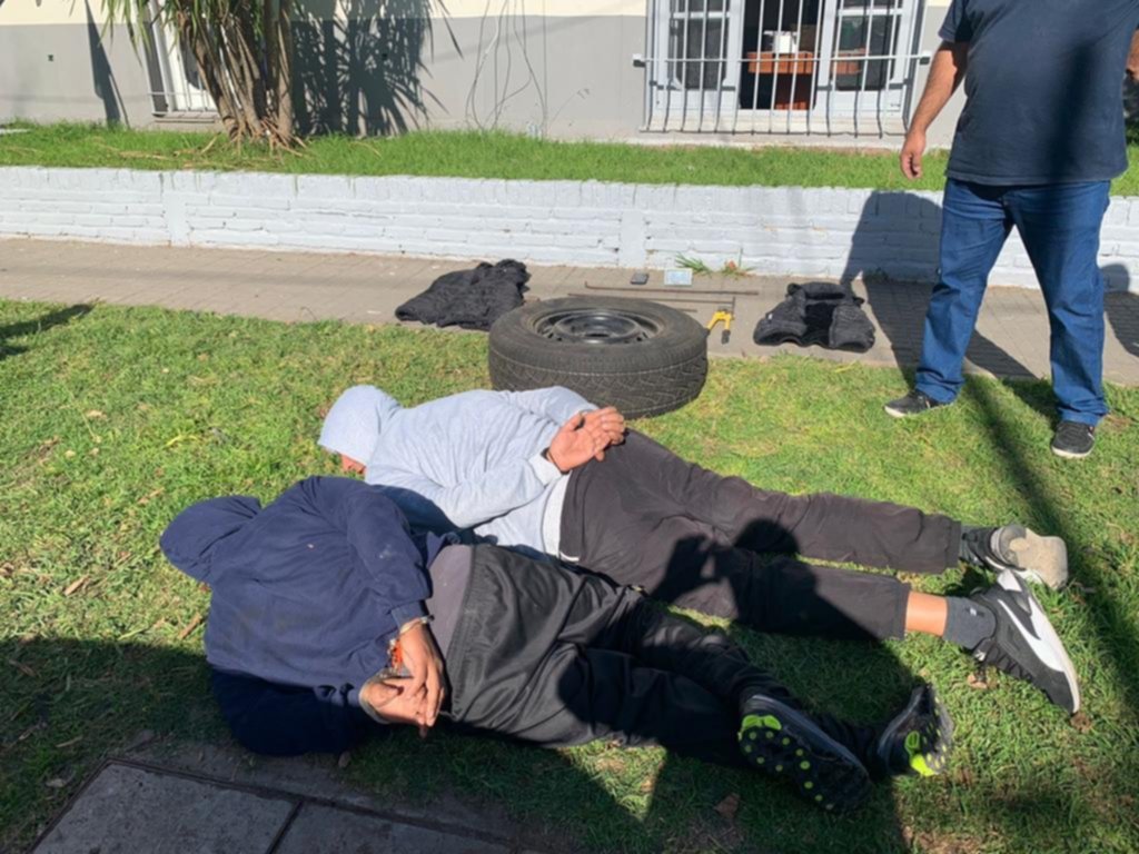 Dos robarruedas detenidos en La Loma