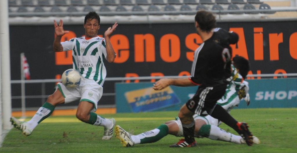 De local, Estudiantes no le gana a Banfield desde el torneo Apertura 2011