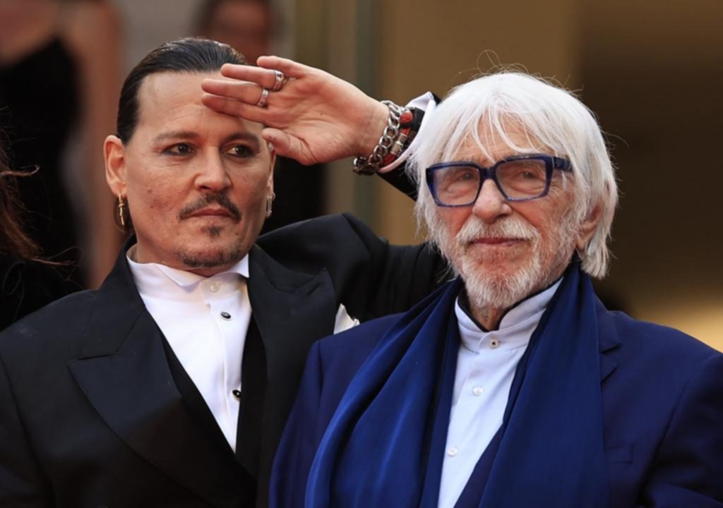 Ovación y más polémica: Depp tuvo un paso triunfal por la alfombra de Cannes
