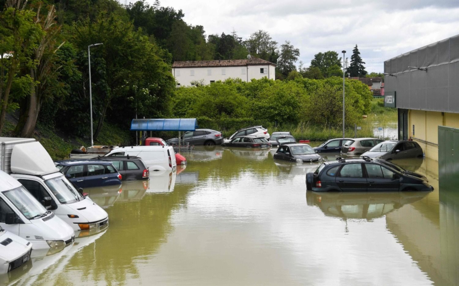 Inundaciones en Italia provocan al menos 8 muertos