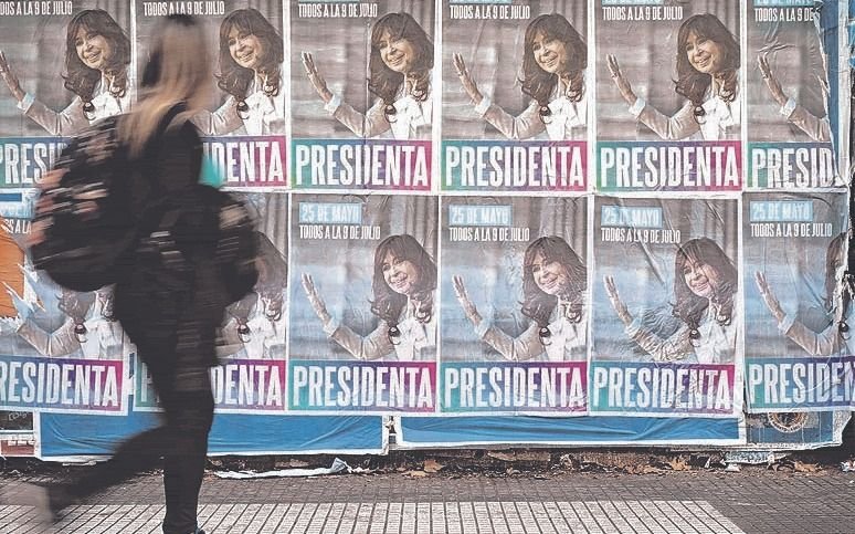 Cristina evita la candidatura pero no la pretensión de conducir lo que vendrá