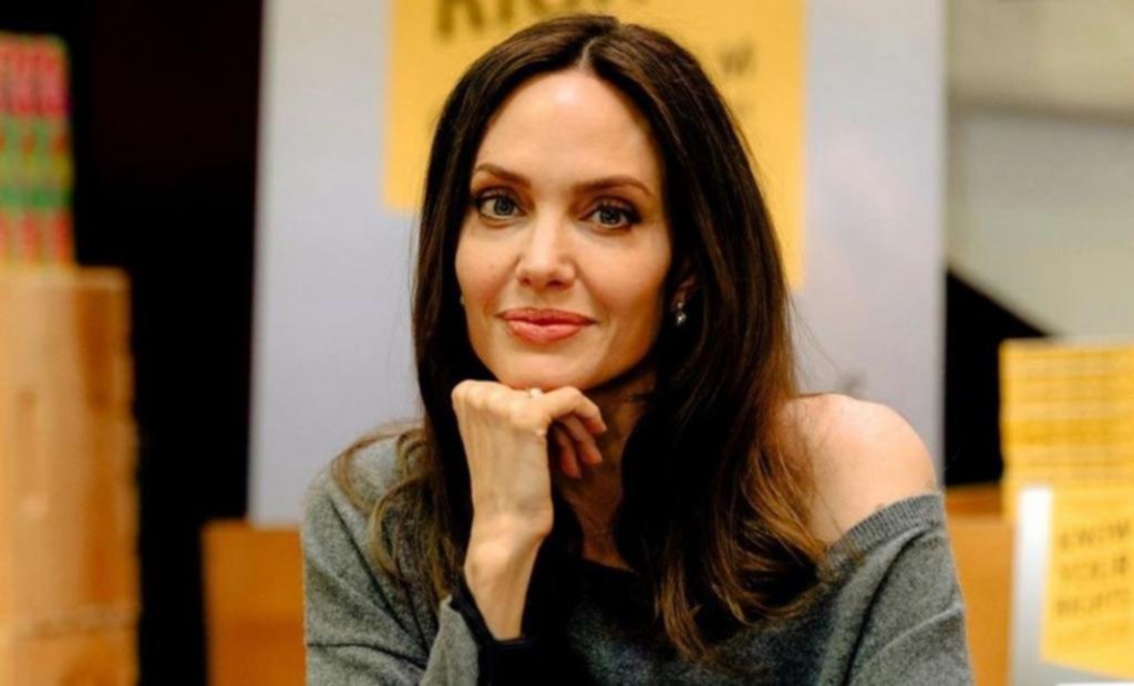 Angelina lanza proyecto de moda sostenible con refugiados