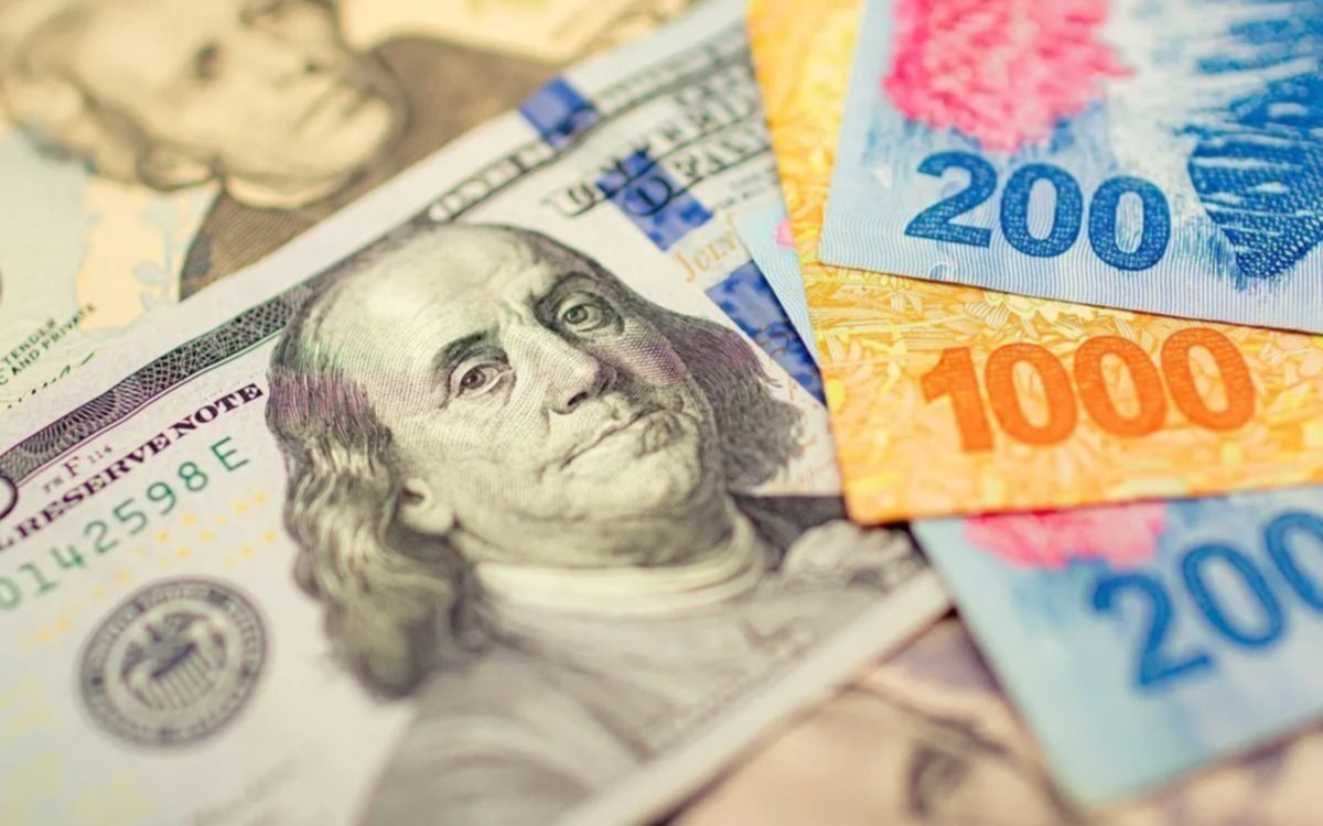 Tras la disparada de ayer, los dólares financieros operan con una leve baja