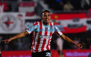 Estudiantes ganó ajustadamente por 1 a 0 a Banfield y quedó tercero en la tabla
