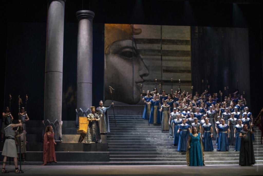 “Aida” en el Argentino: Verdi enciende los motores de la ópera