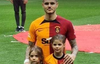 Wanda, ciclotímica: se puso tierna con Icardi y después le dedicó un “palito”