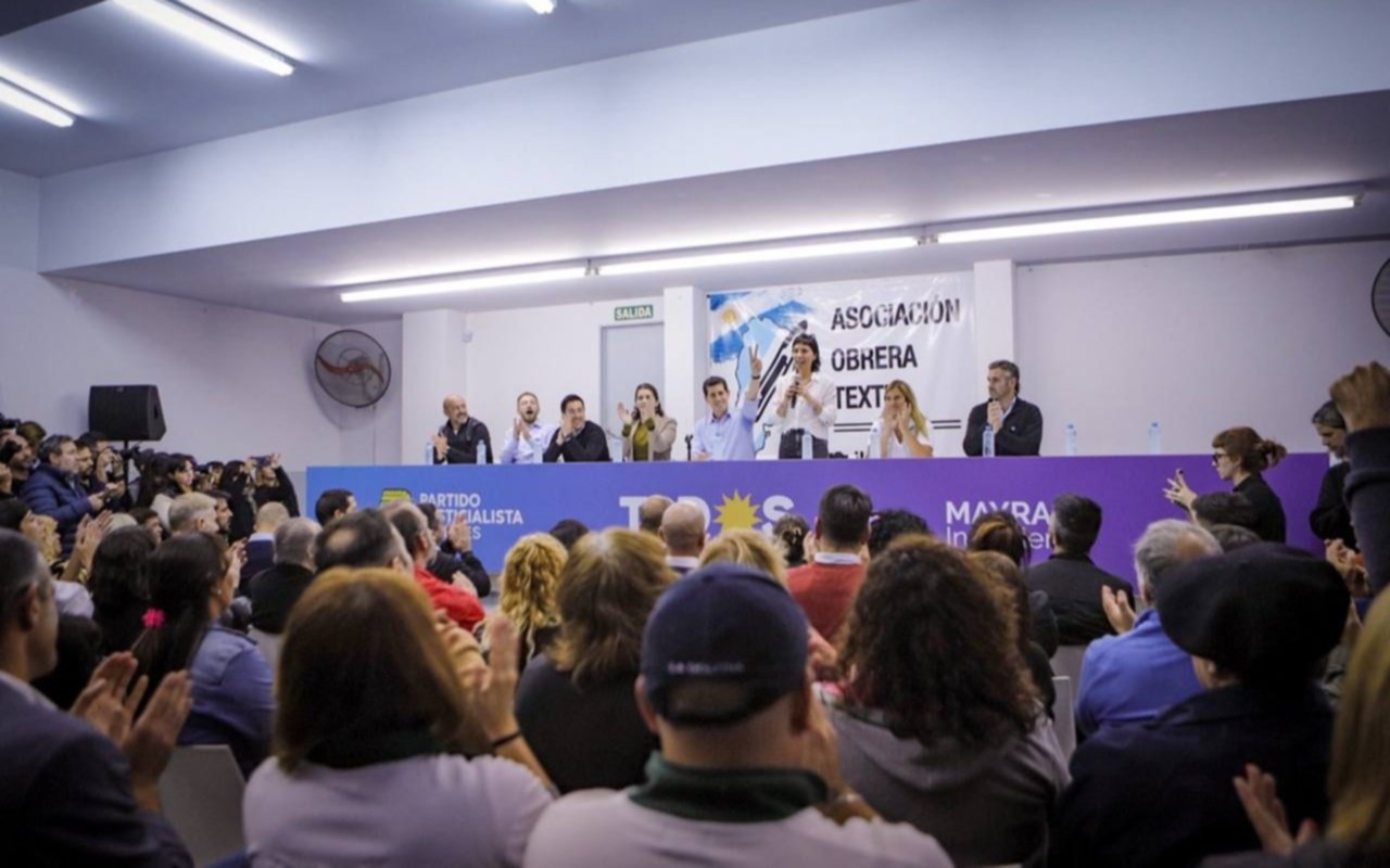 Mayra Mendoza junto a Wado de Pedro e intendentes de la 1º y la 3ª sección convocaron al acto del 25 de mayo