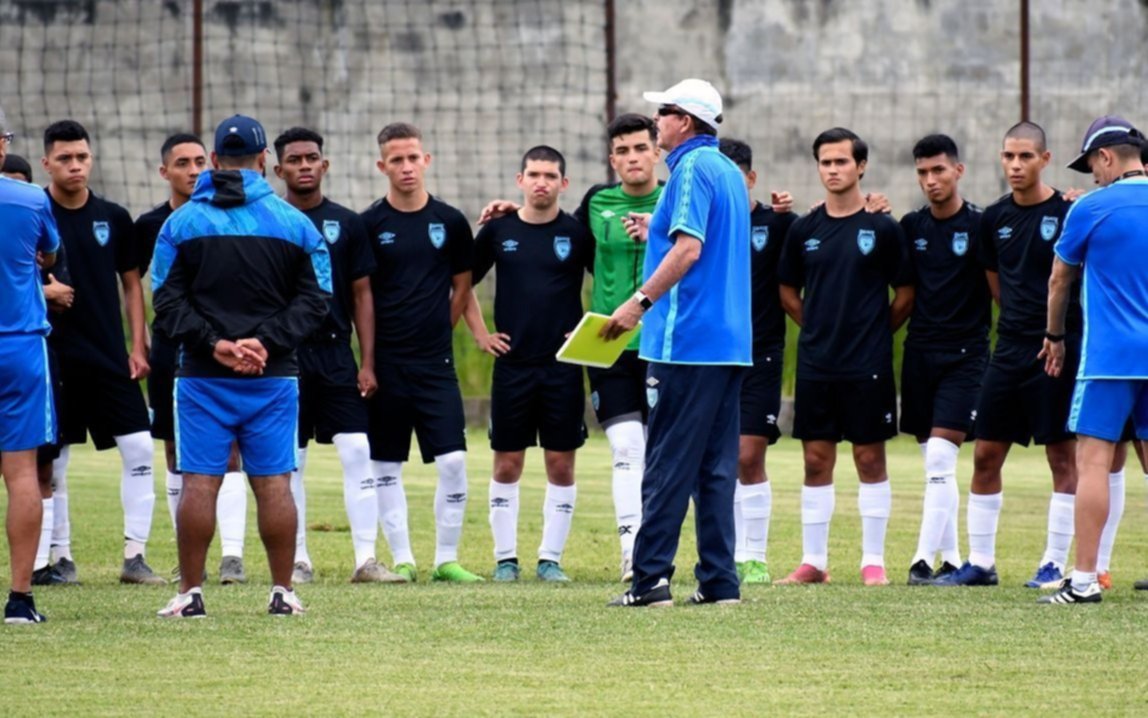 El entrenador de Guatemala denunció espionaje de Argentina en la previa del partido