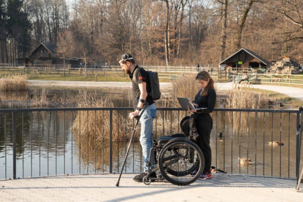 Cómo volvió a caminar un hombre parapléjico
