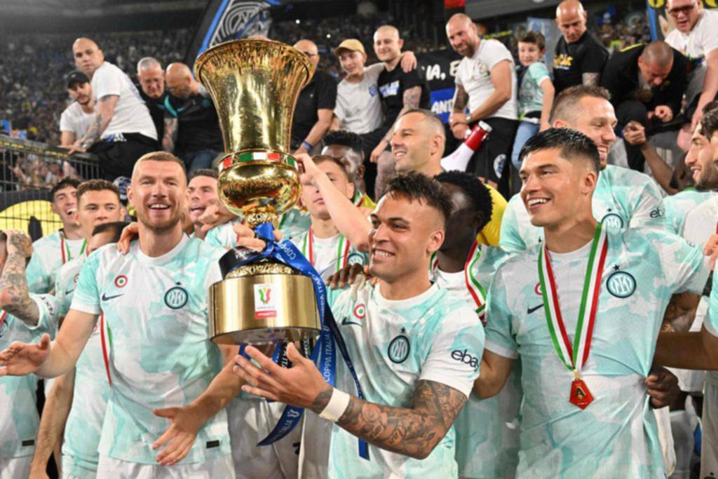 Lautaro Martínez y Joaquín Correa levantaron la Copa Italia