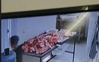 VIDEO. Terror en una carnicería en la que sospechaban de un "fantasma" y ¡quedó filmado!: "Extraño"