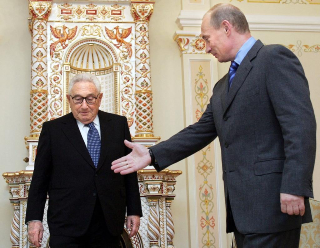 Henry Kissinger cumple 100 años agrandando un mito roto