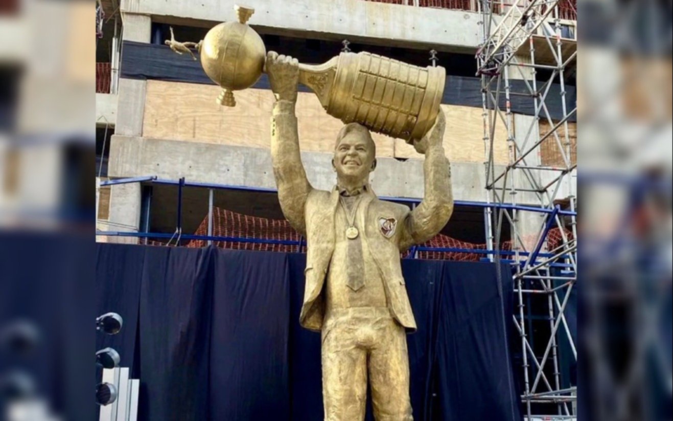 Luego de la polémica, "limarán" la estatua  de Marcelo Gallardo