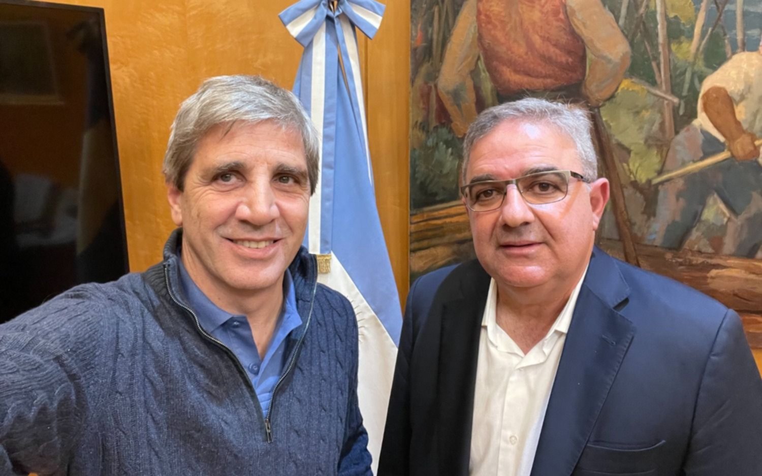 Un gobernador peronista se reunió con Caputo y anticipó su respaldo a la Ley Bases