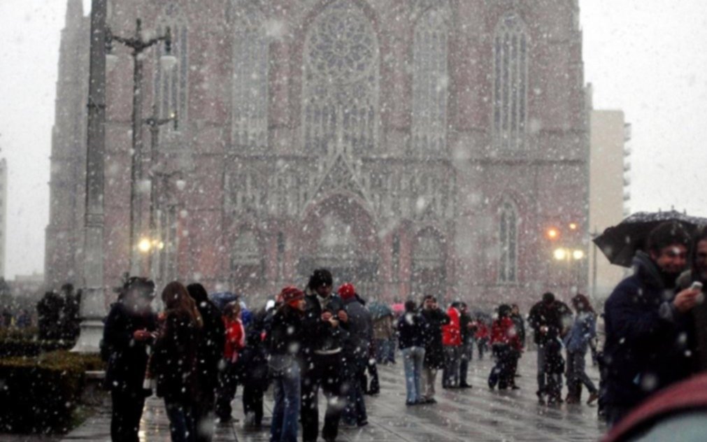 Anuncian que se viene un invierno duro: ¿qué tiene que pasar para que vuelva a nevar en La Plata?