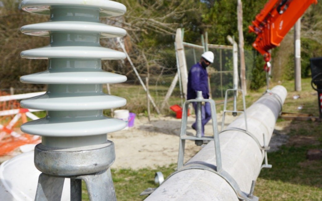 Obras eléctricas: instalaron 1600 nuevas columnas de hormigón en La Plata