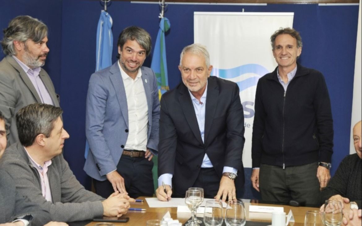 Agua potable en La Plata: firmaron obras por 250 millones para cambiar cañerías