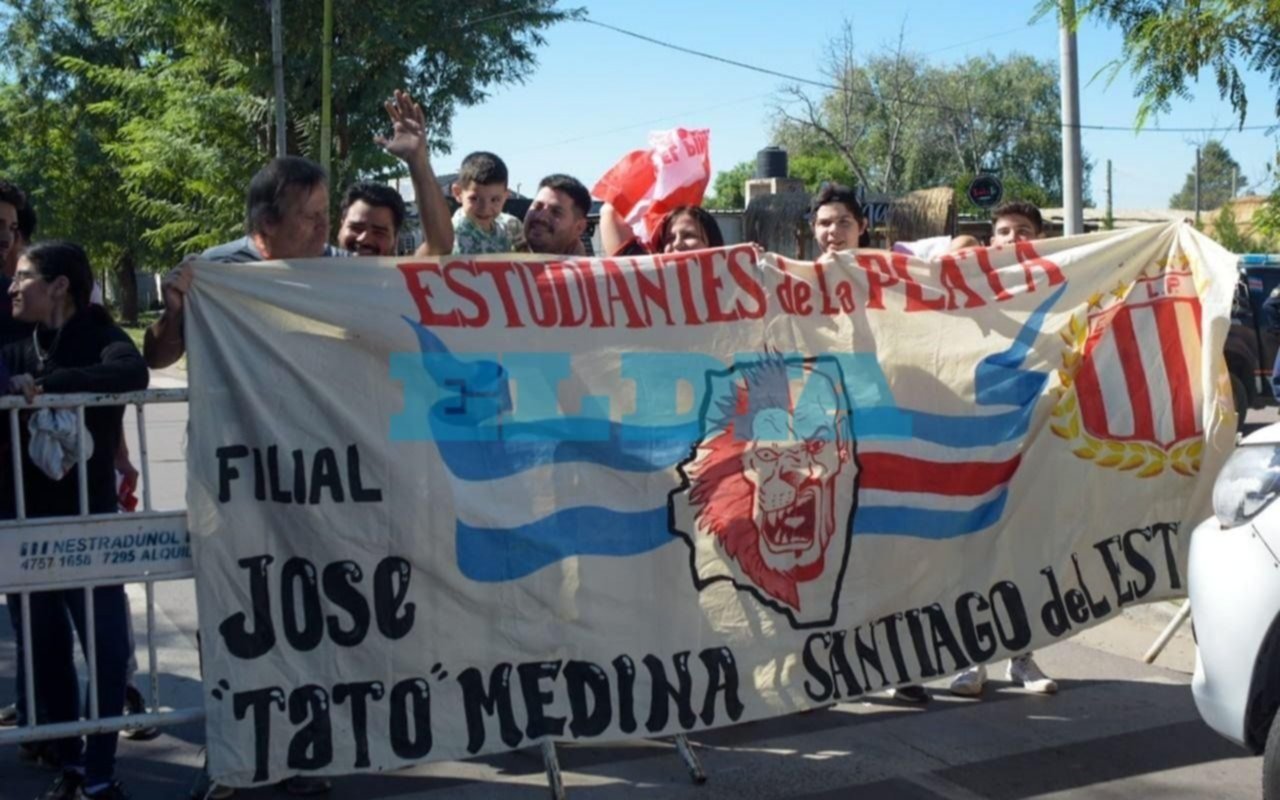 En Santiago del Estero, el plantel fue recibido por los hinchas