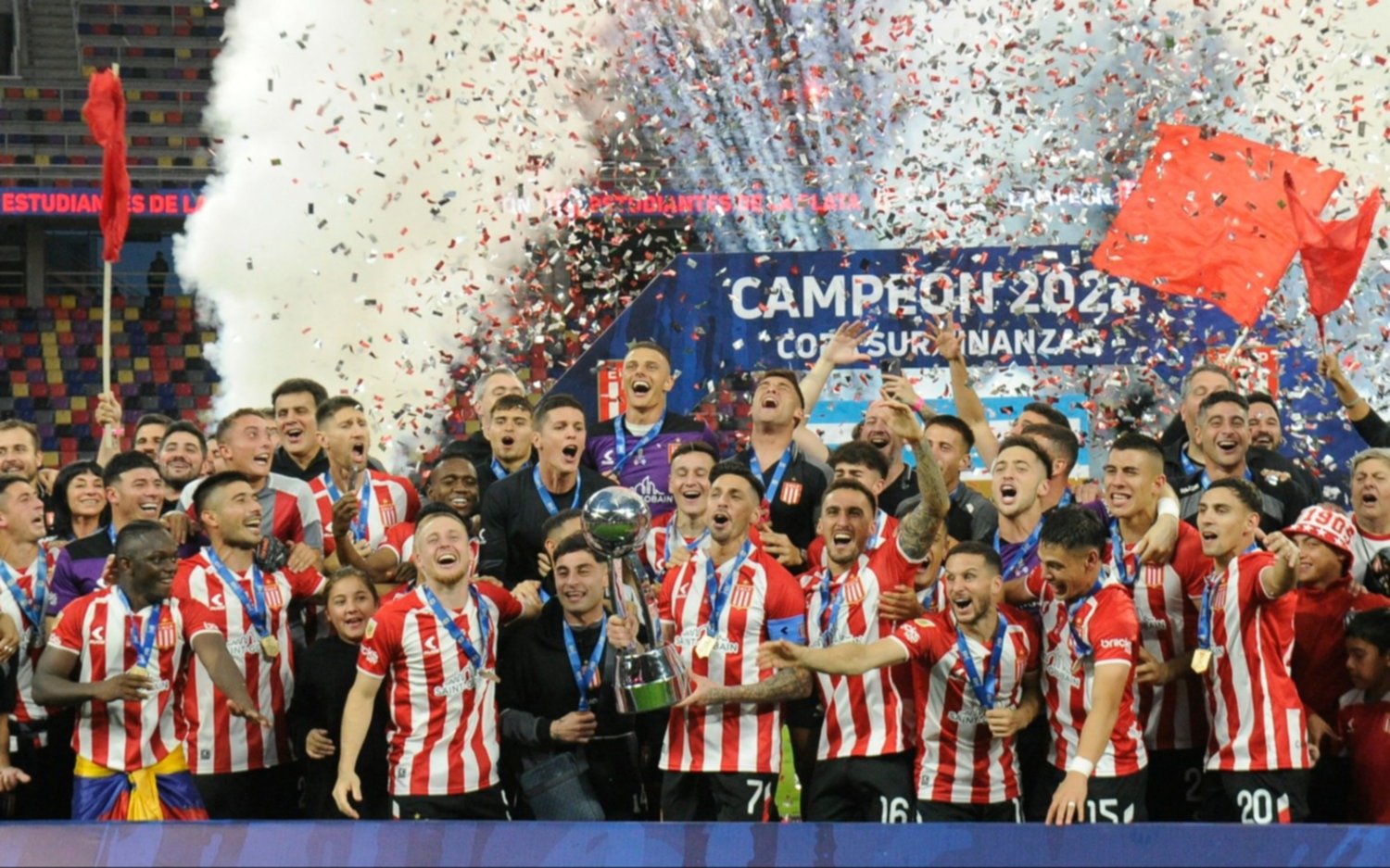 Copa Libertadores y Trofeo de Campeones: Estudiantes accedió a otras dos copas tras la consagración