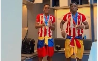 VIDEO. Cetré y Manyoma, a puro ritmo en el vestuario Pincha: bailecito y festejo tras el campeonato