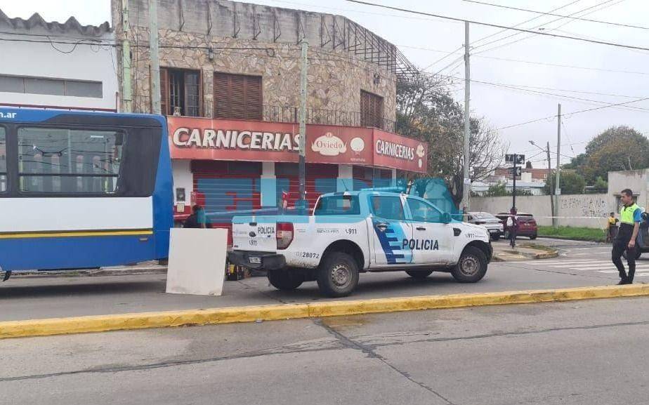 Quién era el hombre que murió atropellado por un micro en La Plata