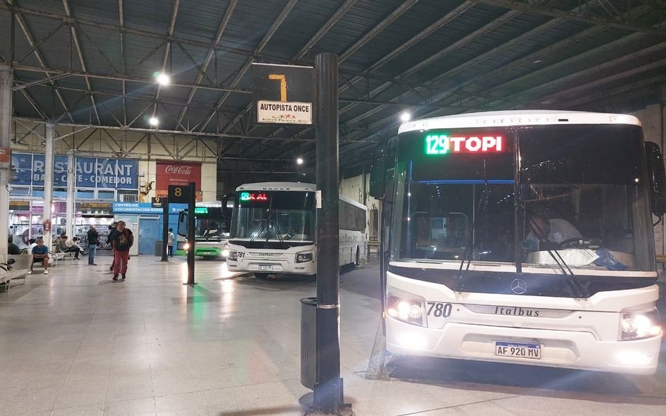 Transporte, clases y servicios: cómo afecta en La Plata el paro del jueves 9 de mayo
