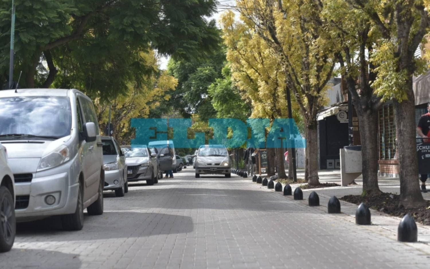 Con la presencia de Alak, se inauguró el nuevo centro comercial de la calle Cantilo en City Bell