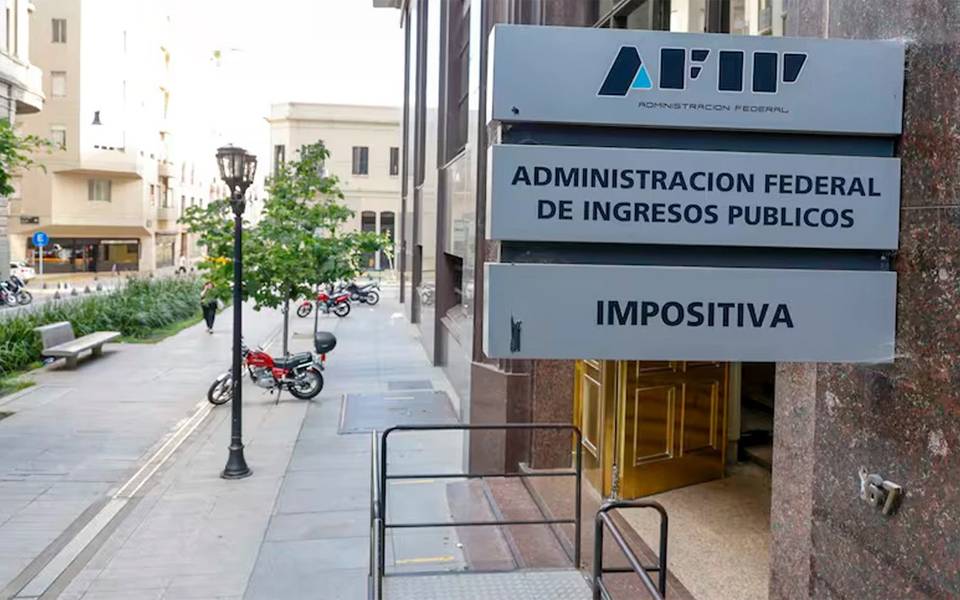 Ajuste en los sueldos de los funcionarios de la AFIP:, incluida la titular del organismo