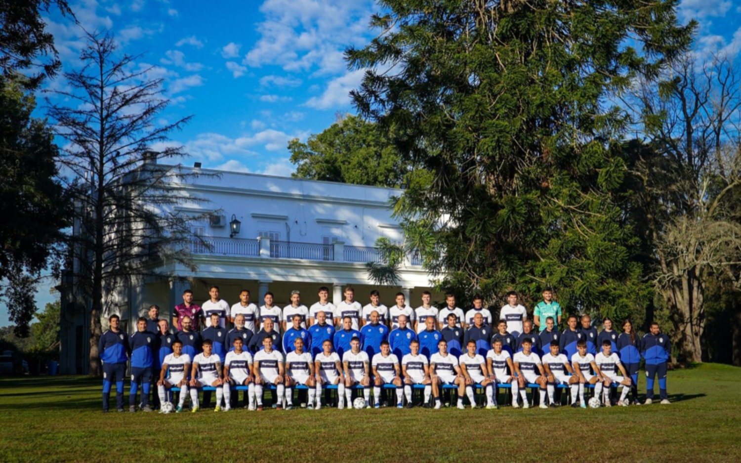 Méndez trabajó en la definición del equipo para recibir a Vélez en el Bosque