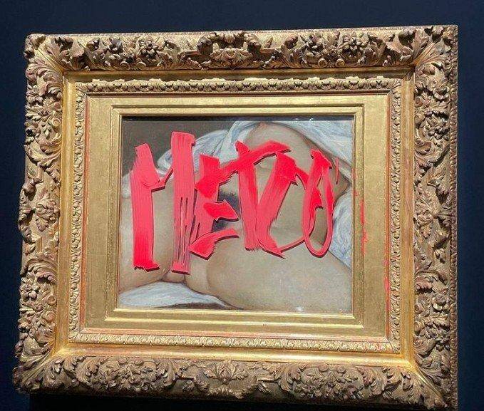 Vandalismo al óleo: “El origen del mundo”, tapado con pintura roja