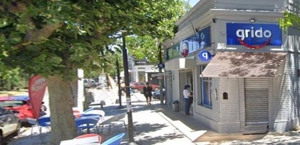 Golpe boquetero en una heladería de Villa Elisa