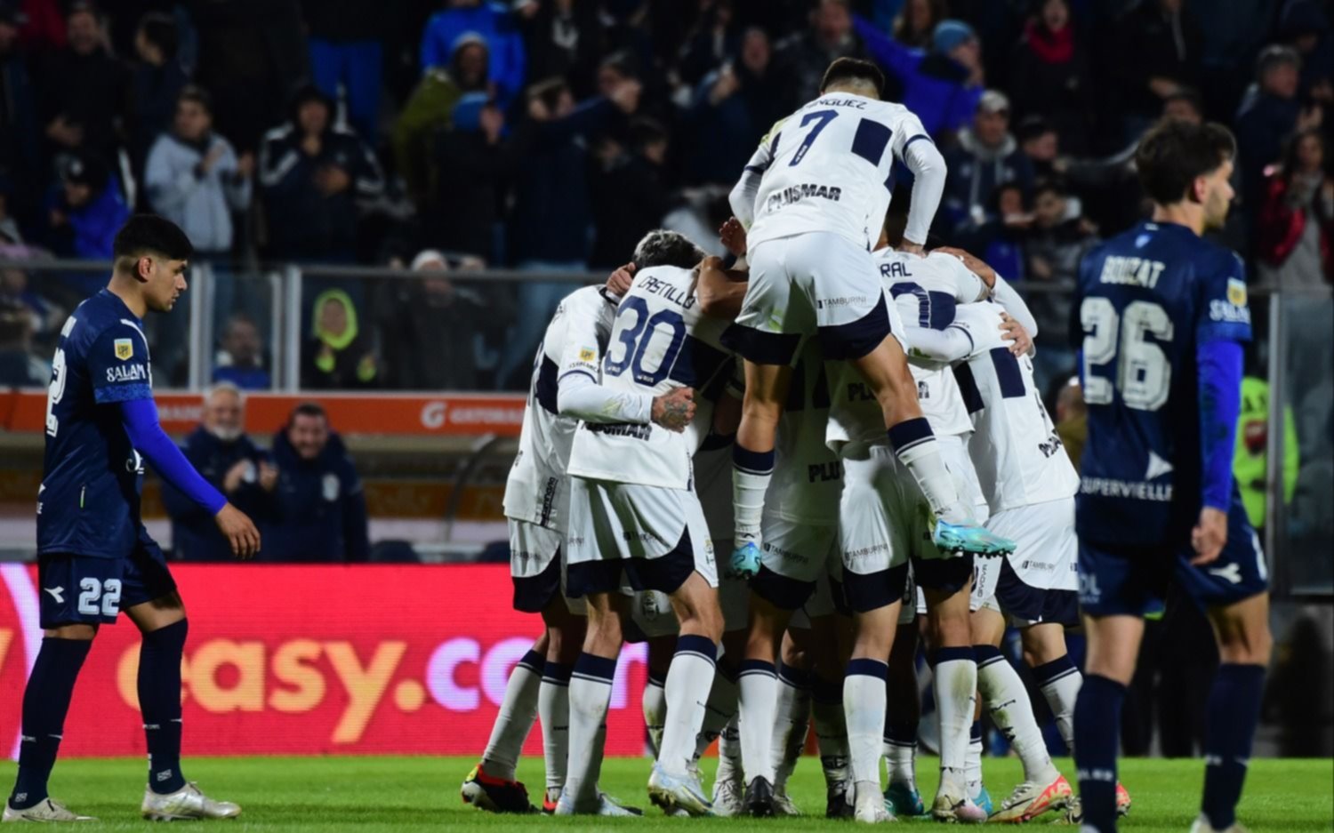 Gimnasia vs Vélez.- ¡El Lobo tuvo un inicio feliz! Venció 3 a 1 al Fortín y el DT Marcelo Méndez se fue aplaudido